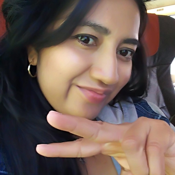 Meet your Posher, Luisana - Picture 1 of 1